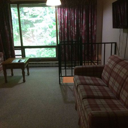 Evergreen Valley Inn Stoneham ภายนอก รูปภาพ