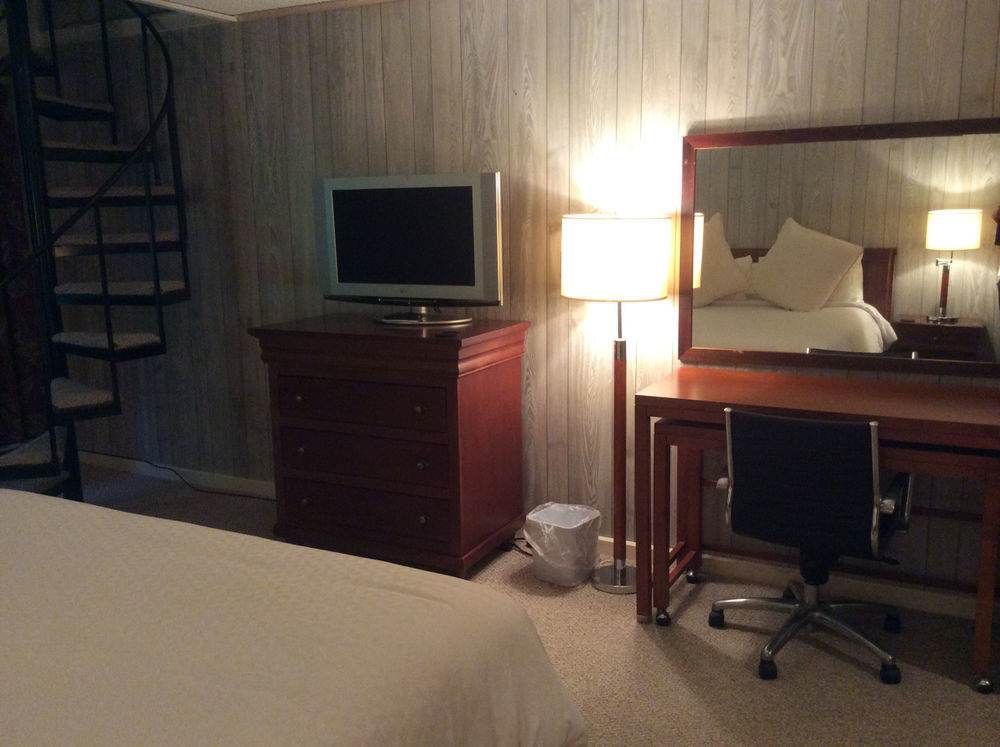 Evergreen Valley Inn Stoneham ภายนอก รูปภาพ