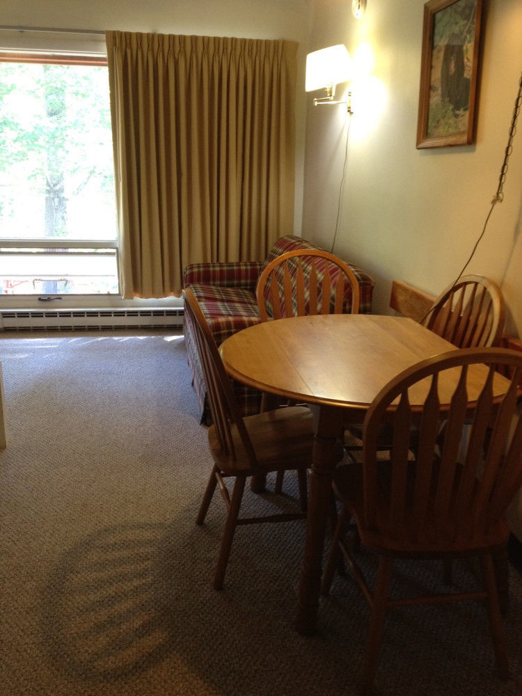 Evergreen Valley Inn Stoneham ภายนอก รูปภาพ