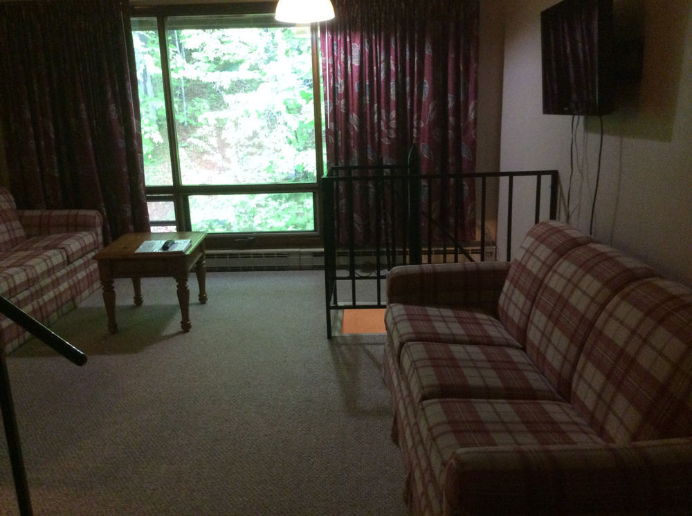 Evergreen Valley Inn Stoneham ภายนอก รูปภาพ